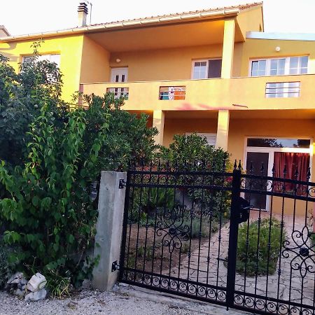 Apartments Mira Biograd Na Moru Exterior photo
