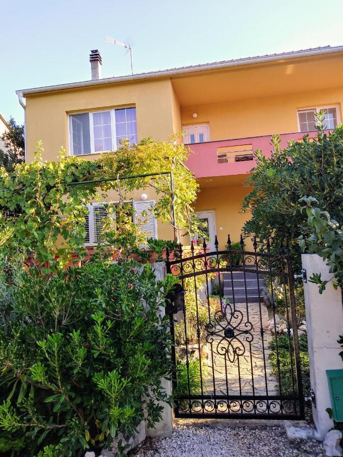 Apartments Mira Biograd Na Moru Exterior photo