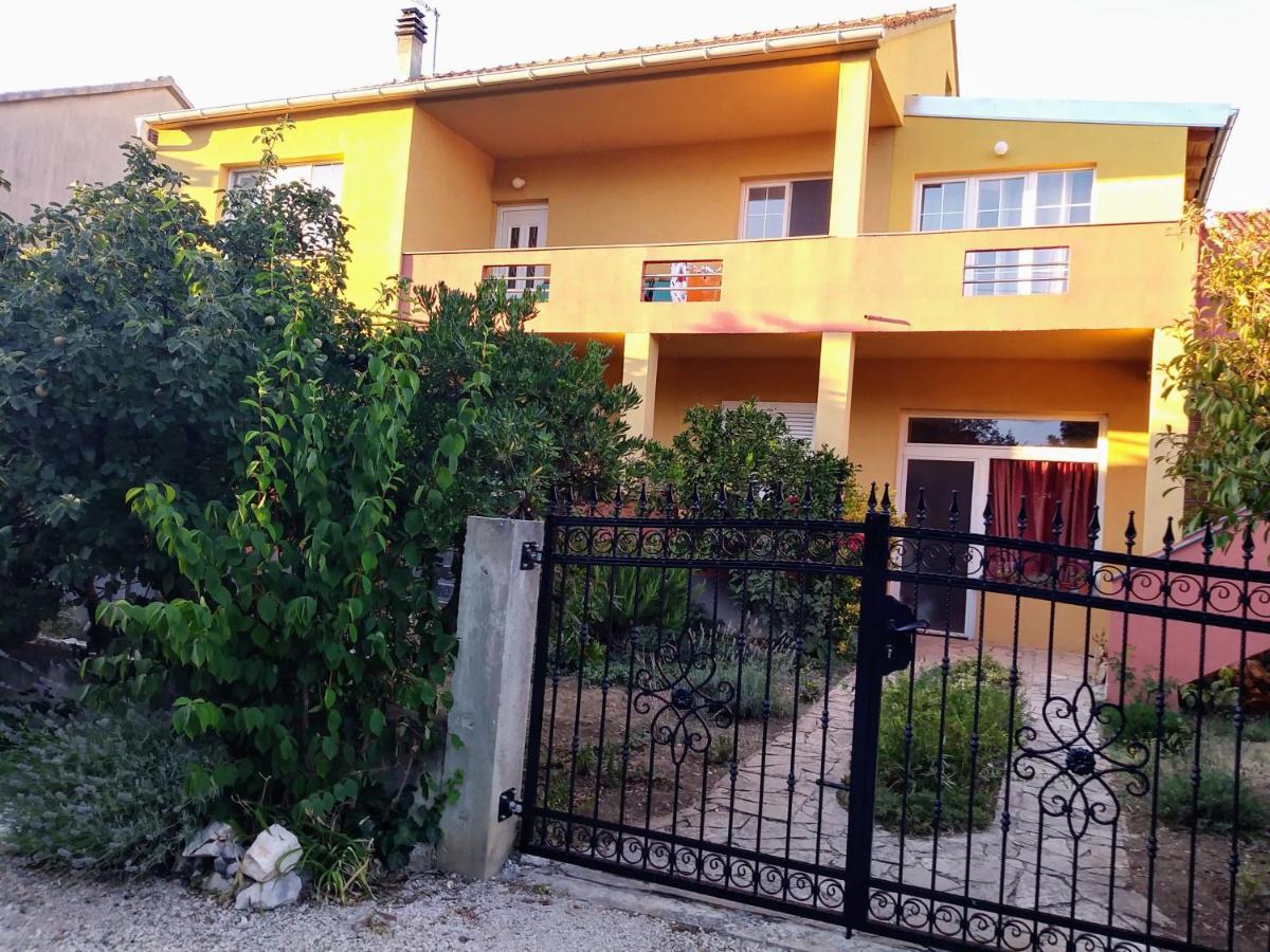 Apartments Mira Biograd Na Moru Exterior photo