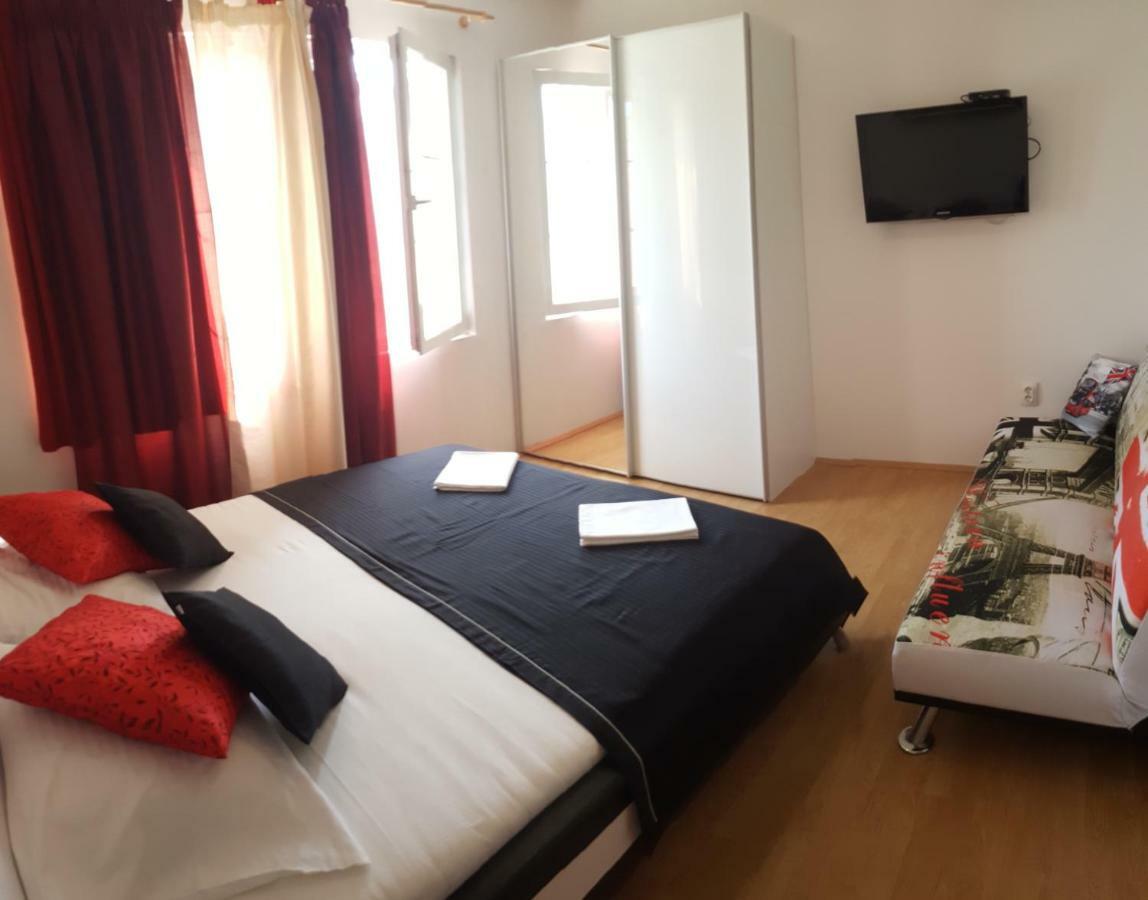 Apartments Mira Biograd Na Moru Exterior photo